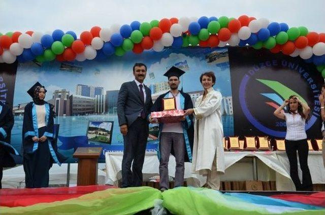 Düzce Üniversitesi'nde Mezuniyet Töreni