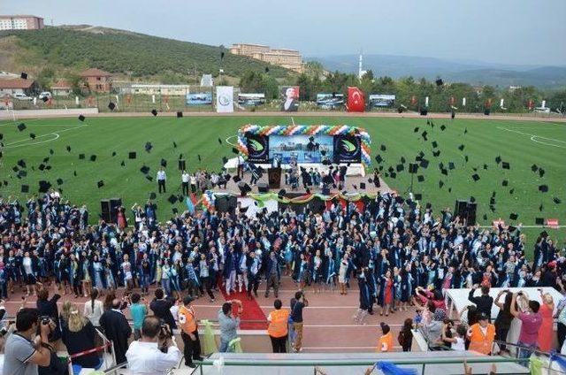 Düzce Üniversitesi'nde Mezuniyet Töreni