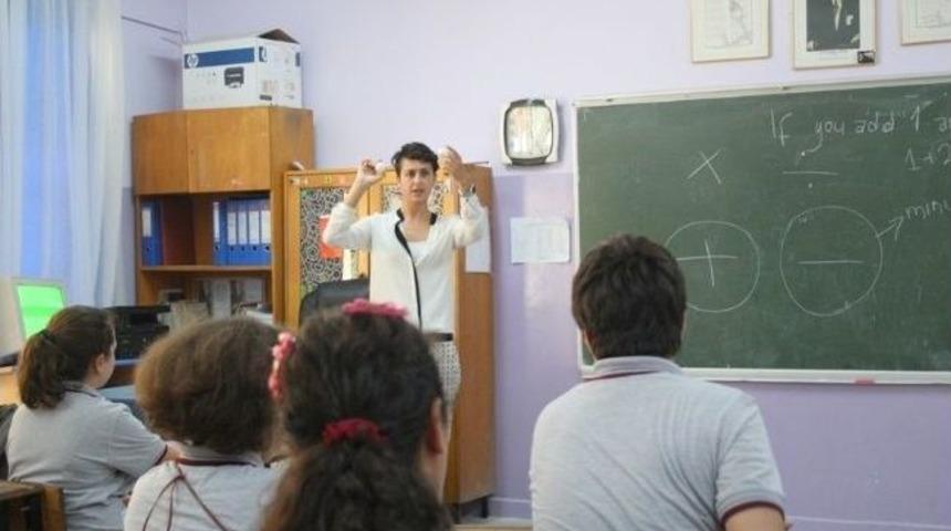 İz&uuml;'l&uuml; İngilizce &Ouml;ğretmenleri G&ouml;reve Hazır