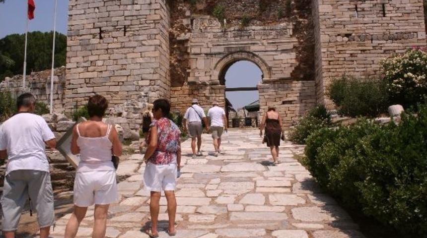 (&ouml;zel) Ayasuluk Kalesi Ziyarete Hazır