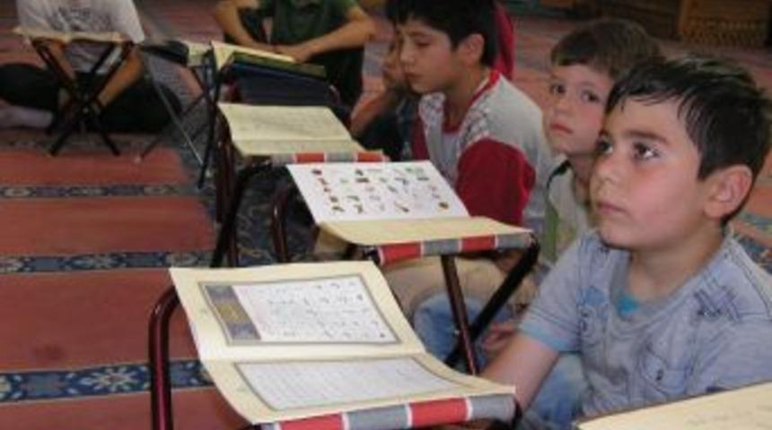 &Ouml;ğrencilerin Y&uuml;zde 15&rsquo;i Kuran Kurslarına Gidiyor