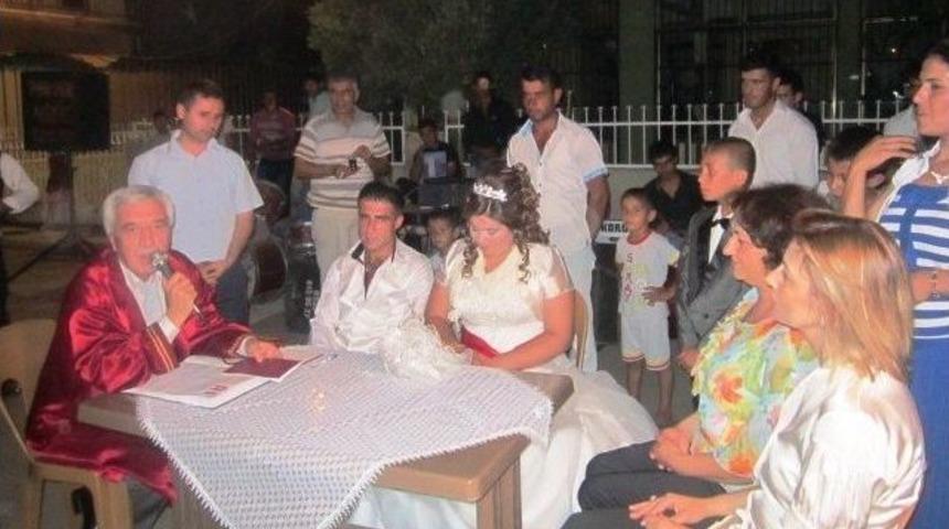 Chp Kadın Kolları&rsquo;ndan, 4 Yıldır Nikahsız Yaşayan &Ccedil;ifte D&uuml;ğ&uuml;n Ve Nikah Jesti