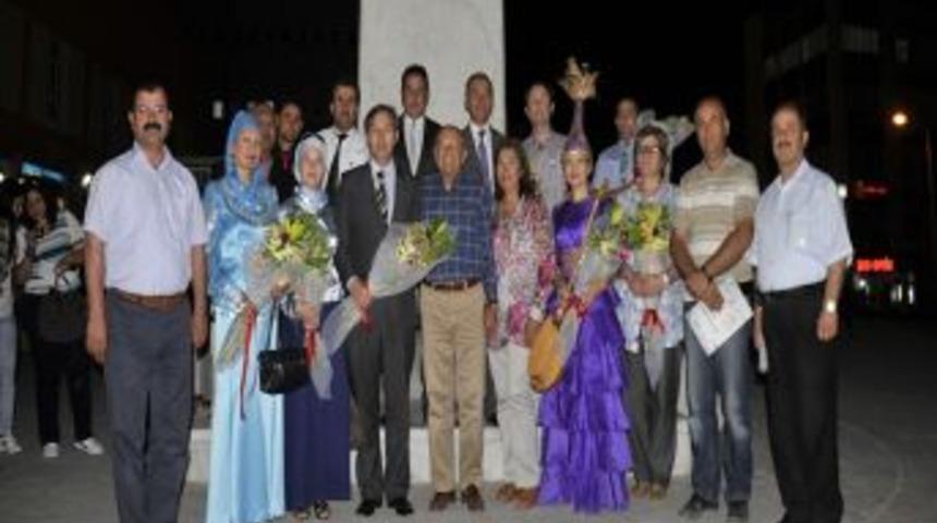 T&uuml;rk D&uuml;nyası Şairleri T&uuml;rk&ccedil;e Parkı'nda