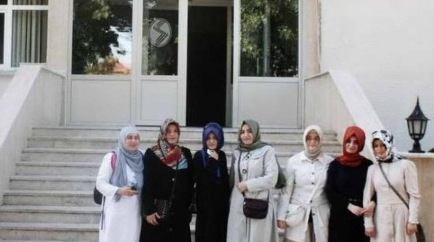 İlahiyat &Ouml;ğrencileri &Uuml;rd&uuml;n'e Gitti