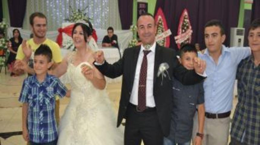 D&uuml;ğ&uuml;n&uuml;n&uuml; 20 Yıl Sonra 5 &Ccedil;ocuğuyla Birlikte Yaptı