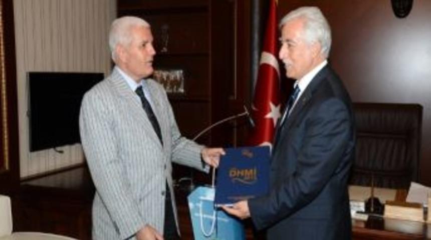 Ahmet B&uuml;lb&uuml;l&rsquo;den Aldırmaz'a Teşekk&uuml;r Ziyareti