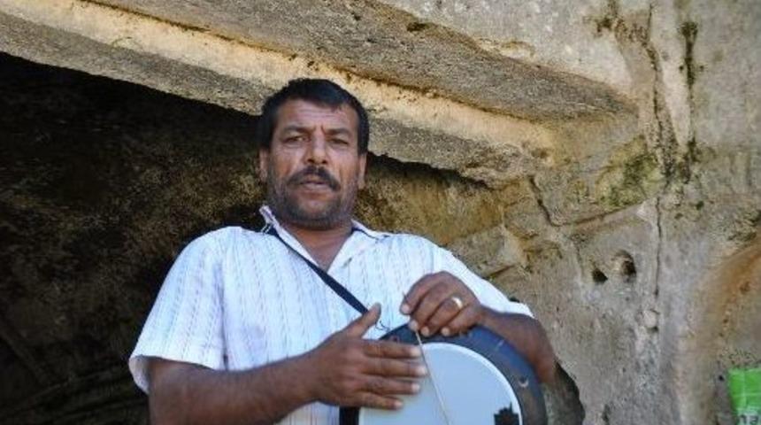 Aya Nikola Manastırı&rsquo;nın G&ouml;n&uuml;ll&uuml; Bek&ccedil;isi