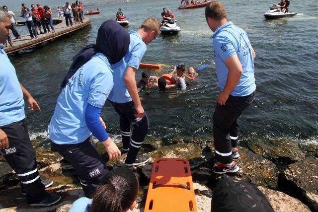 Kurtarma Timi 1 Günde 49 Kişinin Hayatını Kurtardı