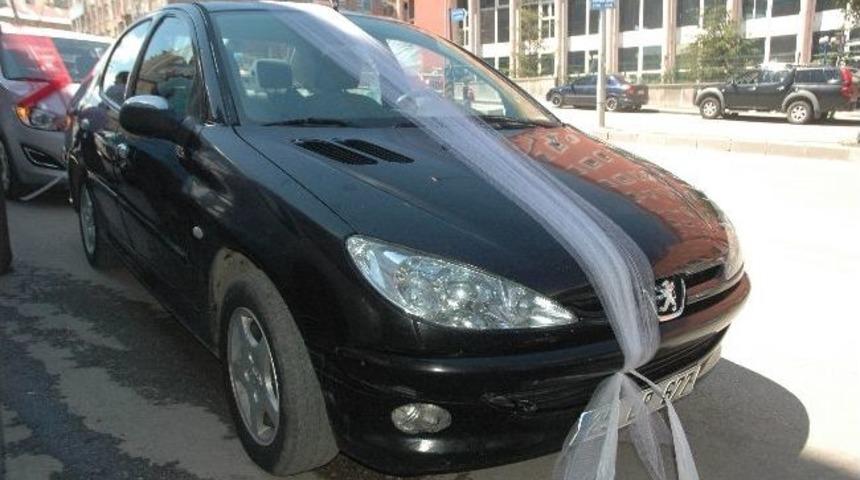 D&uuml;ğ&uuml;nler &Ccedil;oğaldı, Gelin Arabası S&uuml;sleyen Esnaf Bayram Etti