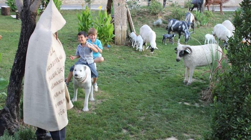 &Ccedil;ocuklar, Doğayı Korumayı K&uuml;lt&uuml;revi Bah&ccedil;esinde Dokunarak &Ouml;ğreniyor