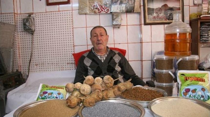 Afyon Haşhaşı Hint Ve Afgan Yemeklerini S&uuml;sl&uuml;yor