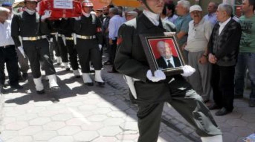 60 Yıl Şarapnel Par&ccedil;asıyla Yaşayan Gazi Vefat Etti