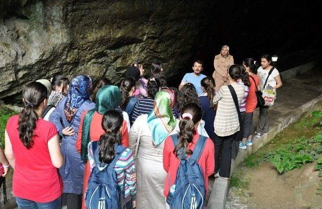 Artan Sıcaklar Mağara Turizmine İlgiyi Artırıyor