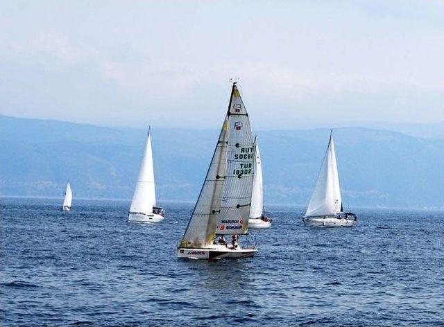 Yelkenliler Mudanya’da Süzüldü