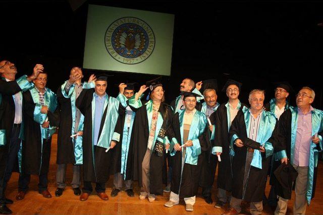 30 Yıl Gecikmeli Mezuniyet Coşkusunu Yaşadılar