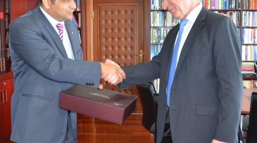 Saratov Devlet &Uuml;niversitesi İle &Ccedil;om&uuml; Arasında Akademik İş Birliği Anlaşması İmzalandı