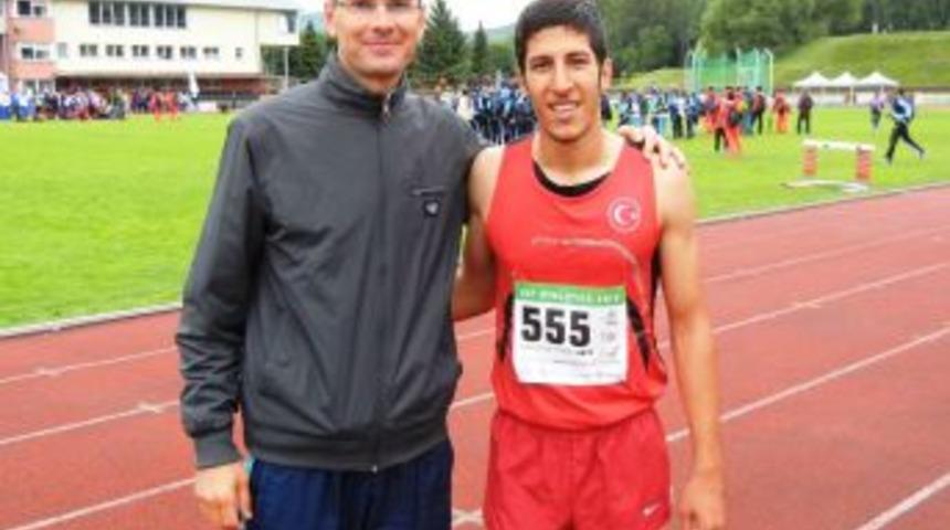 Final &Ouml;ğrencisinin D&uuml;nya &Uuml;&ccedil;&uuml;nc&uuml;l&uuml;ğ&uuml; Gururu