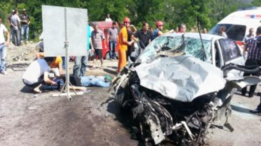 Zincirleme Trafik Kazası: 1 &Ouml;l&uuml;, 7 Yaralı
