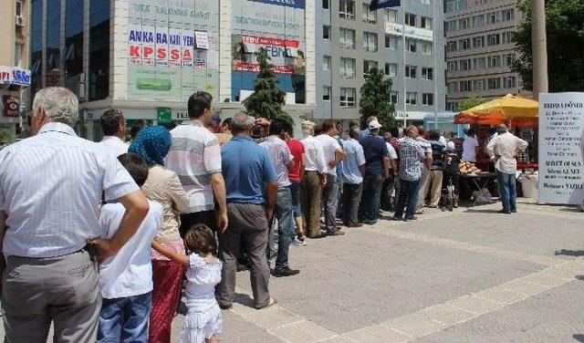 Davadan Kazandığı Parayla Bedava Döner Dağıttı