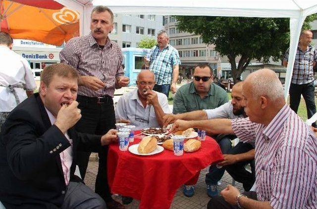 Davadan Kazandığı Parayla Bedava Döner Dağıttı