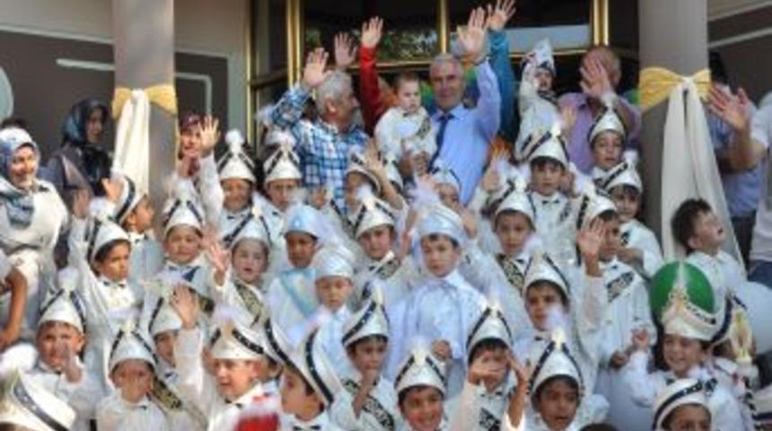 Erbaa Belediyesi 85 &Ccedil;ocuğu S&uuml;nnet Ettirdi