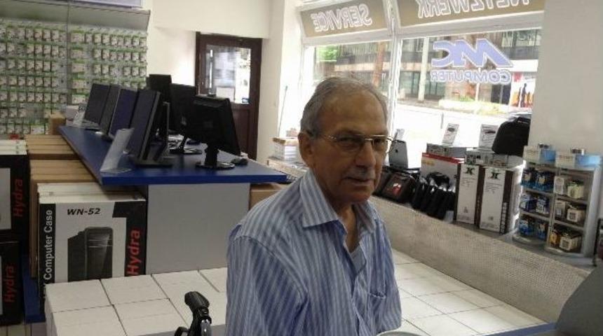 &Ouml;m&uuml;r Boyu İş&ccedil;i Olarak &Ccedil;alıştı, B&uuml;t&uuml;n Servetini Bağışladı