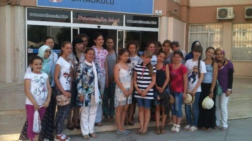 Tatar Kızlar Efeler Diyarı Aydın&rsquo;ın Gelenek Ve G&ouml;reneklerini &Ouml;ğrendi