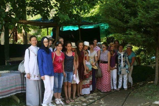 Tatar Kızlar Efeler Diyarı Aydın’ın Gelenek Ve Göreneklerini Öğrendi