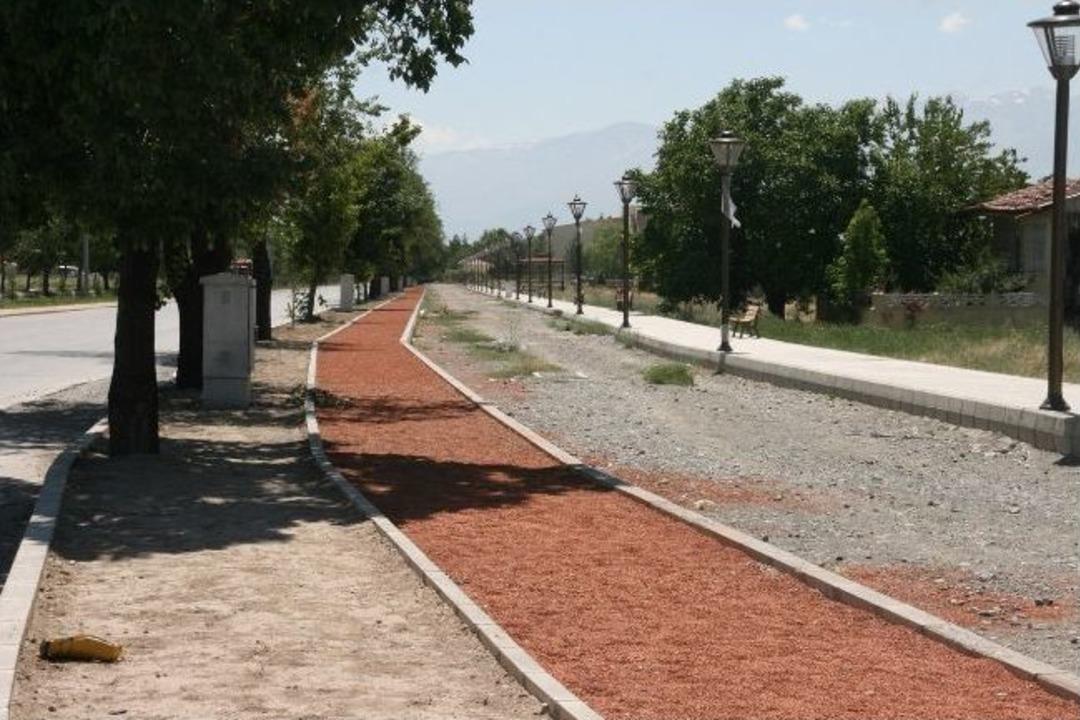 Talip Kaban Bulvarında Y&uuml;r&uuml;y&uuml;ş Yolu Ve Yeni Bir Park