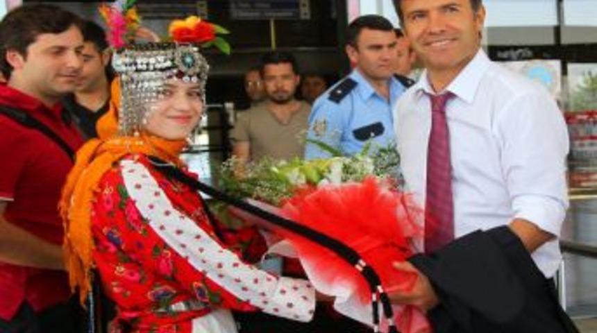 Milli Takıma Zılgıtlı Karşılama