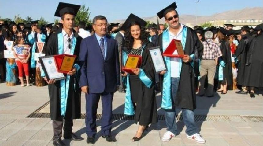 Niğde &Uuml;niversitesinde Mezuniyet Heyecanı