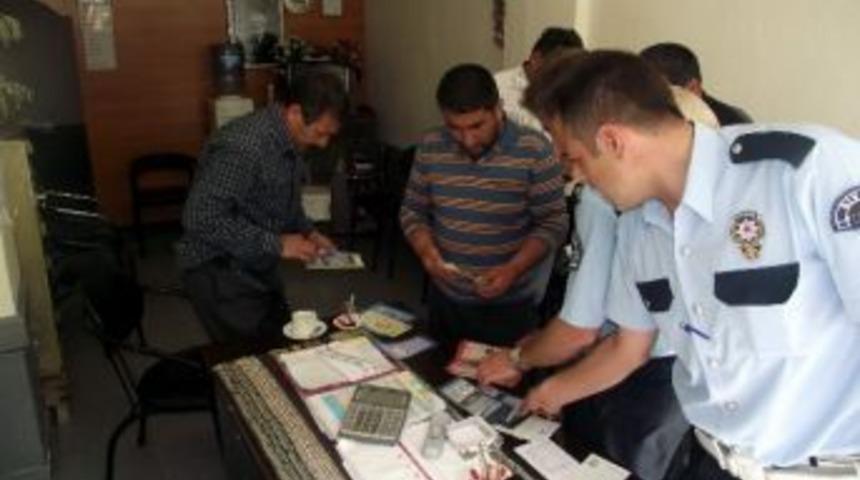 Gemerek&rsquo;te Trafik Ekipleri S&uuml;r&uuml;c&uuml;leri Bilgilendirdi