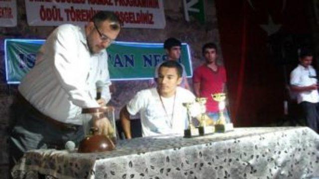 Hatay'da Camide Düzenli Namaz Kılan Gençler Ödüllendirildi