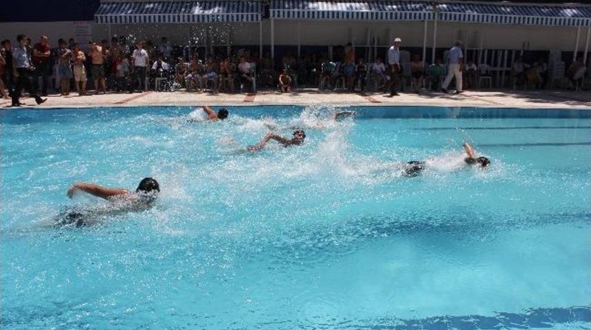 Erbaa Etkinliklerinde Y&uuml;zme Yarışı