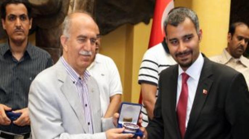 Vali Şahabettin Harput: M&uuml;sl&uuml;manlar &Ccedil;ok Konuşup, Az &Ccedil;alışıyor