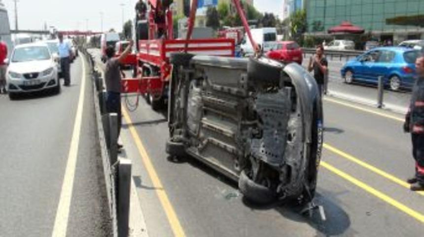 Metrob&uuml;s Yolunda Kaza