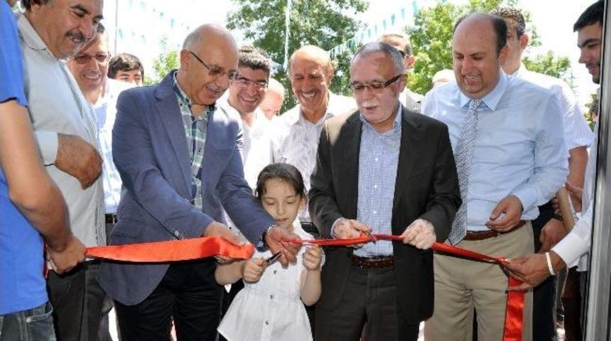 Yakut Ve &Ouml;ks&uuml;zkaya, Showroom A&ccedil;ıldı