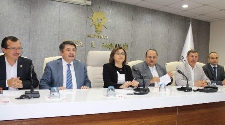 Bakan Şahin'den Ak Parti Manisa İl Başkanlığı'na Ziyaret