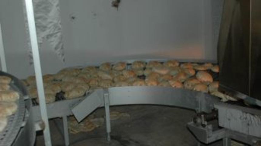 Reyhanlı'dan Suriye'ye Her G&uuml;n 60 Bin Ekmek Gidiyor