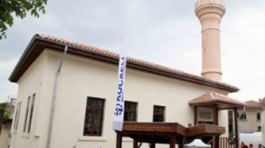 2 asırlık camii ibadete a&ccedil;ıldı