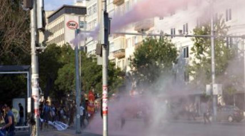 Başkent'te Yolu Kapatan Grup Polisin M&uuml;dahalesiyle Dağıldı