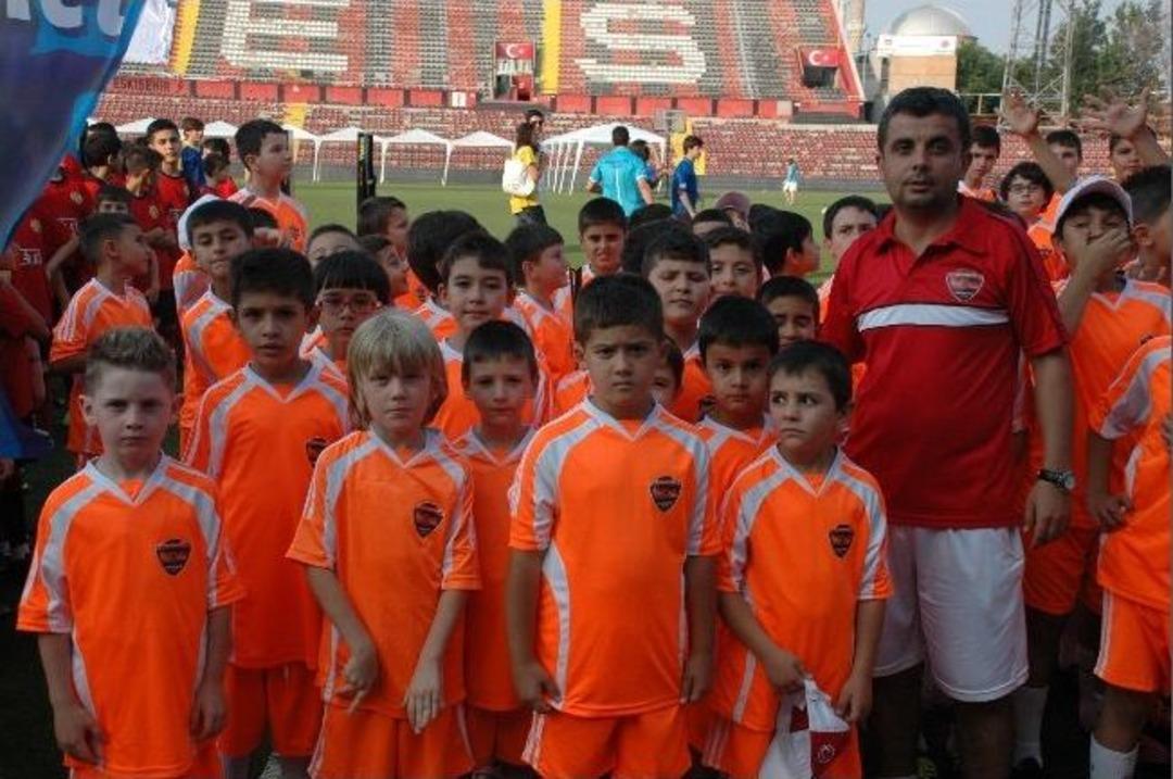Eskişehir&rsquo;de Spor Merkezleri T&ouml;renle A&ccedil;ıldı