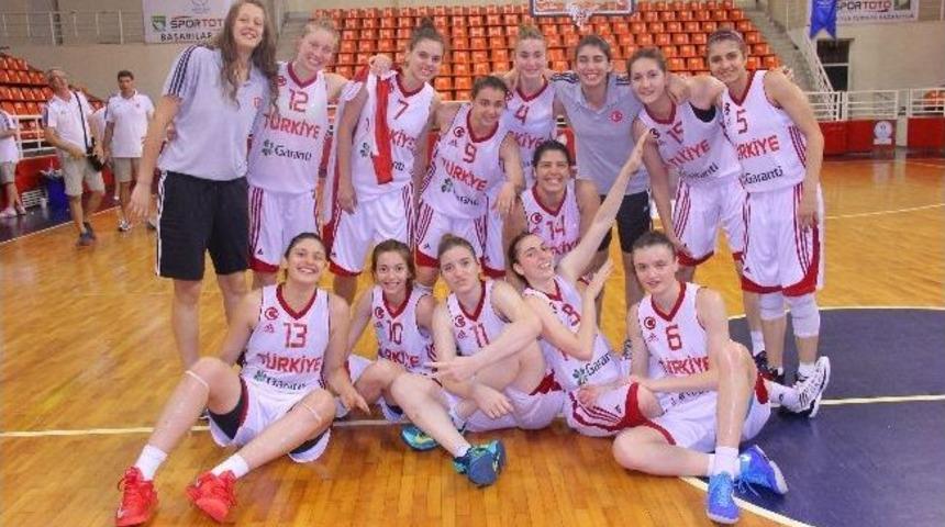 2013 &Uuml;mit Kızlar Avrupa Şampiyonası Hazırlık Ma&ccedil;ı