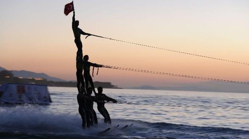 &ldquo;stars Of Florida&rdquo; Akrobasi Ekibi, Van G&ouml;sterisini Muhteşem Şovla Tamamladı