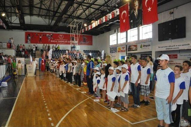 Düzce’de Yaz Spor Okulları Görkemle Açıldı