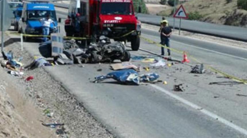 Konya'da zincirleme kaza; 5 &ouml;l&uuml;!