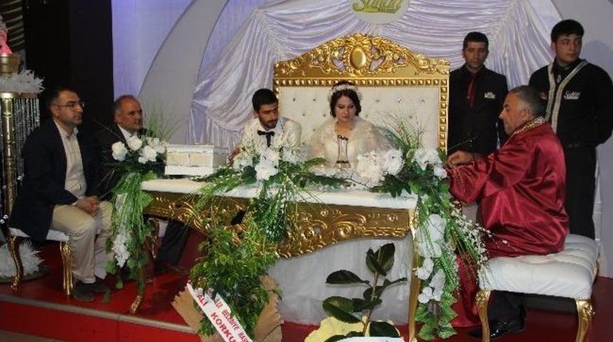 &Ccedil;akır Ailesinin Mutlu G&uuml;n&uuml;