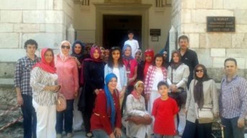 Bursa Kent Konseyi G&ouml;n&uuml;ll&uuml;leri Şehrin Tarihini Gezerek &Ouml;ğreniyor