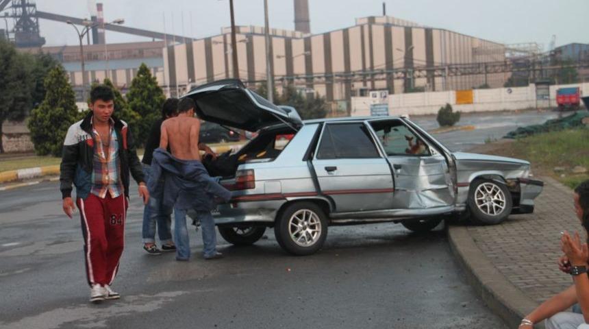 Kaza Yapan S&uuml;r&uuml;c&uuml; Ve Yakınları Arasında Tartışma Yaşandı