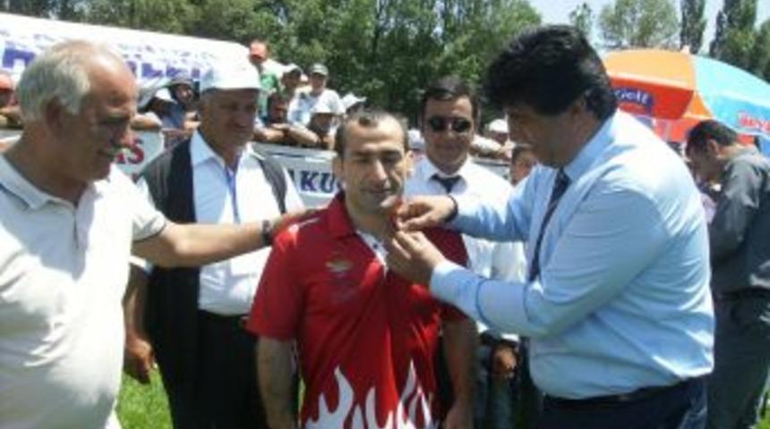 Karakucak T&uuml;rkiye G&uuml;reş Şampiyonası Yapıldı